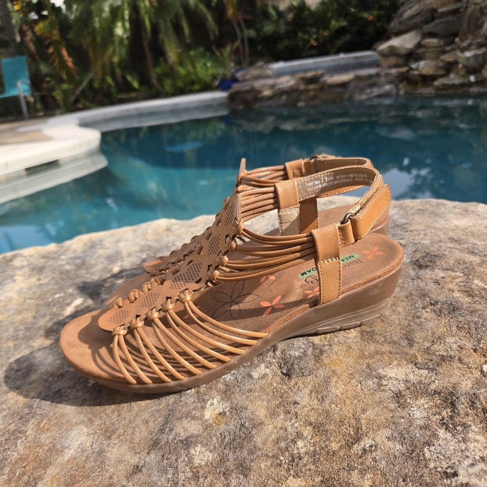 BareTraps Haydin Caramel Wedges With Memory Foam